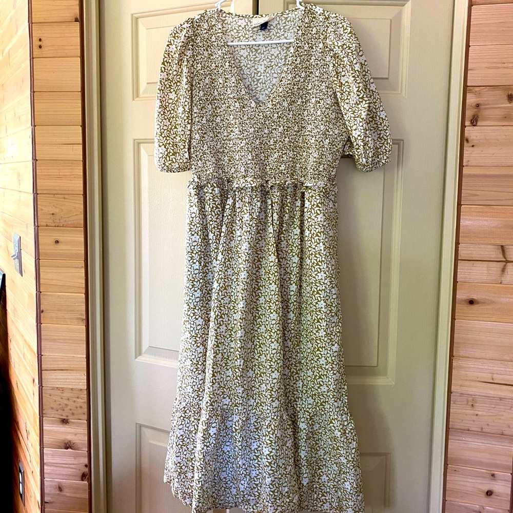 Size M Universal Thread Midi dress NWOT